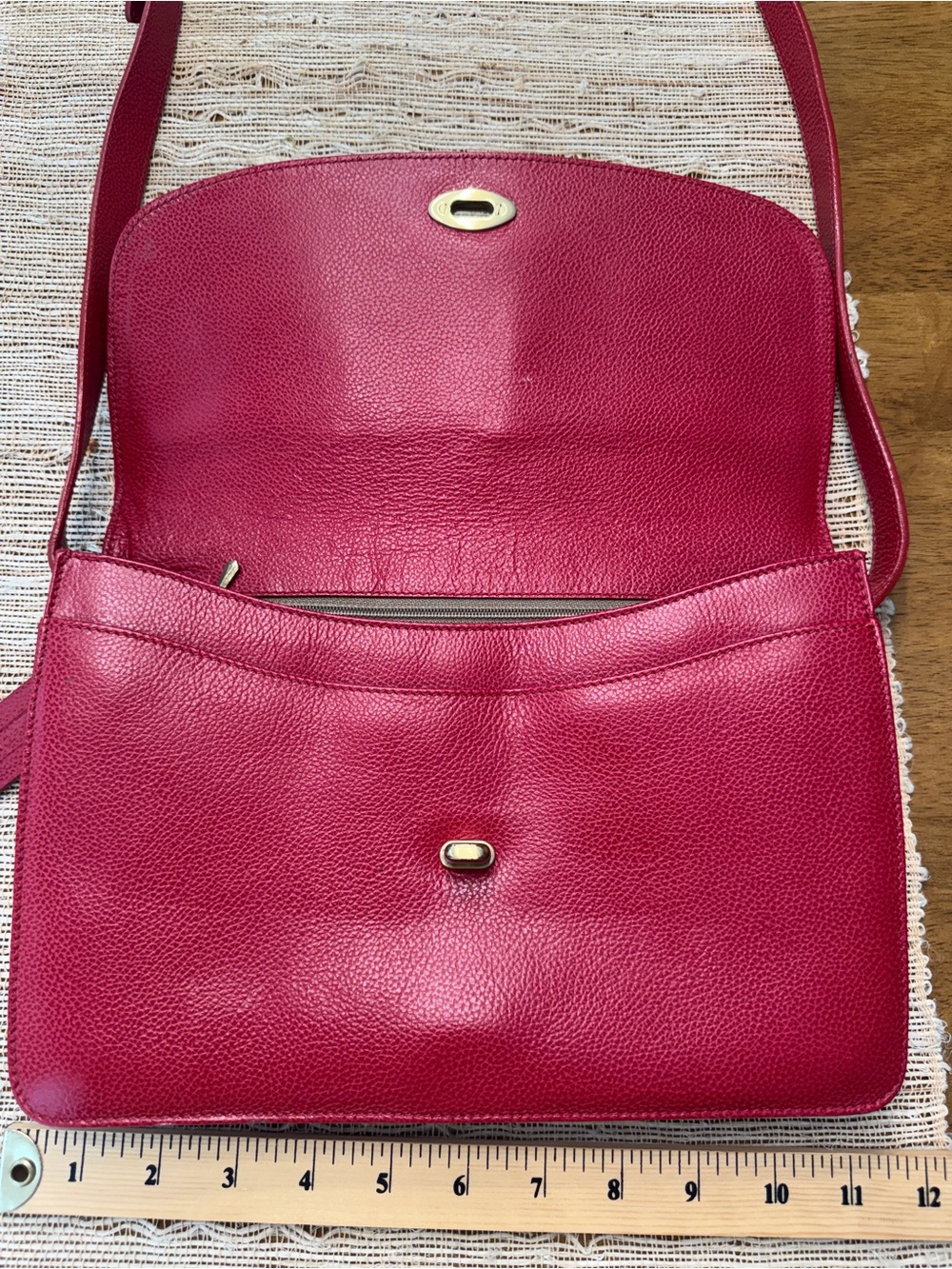 Vintage Coach Made in Italy Red Pebbled Leather Turn Lock Shoulder Bag - Picture 8 of 16